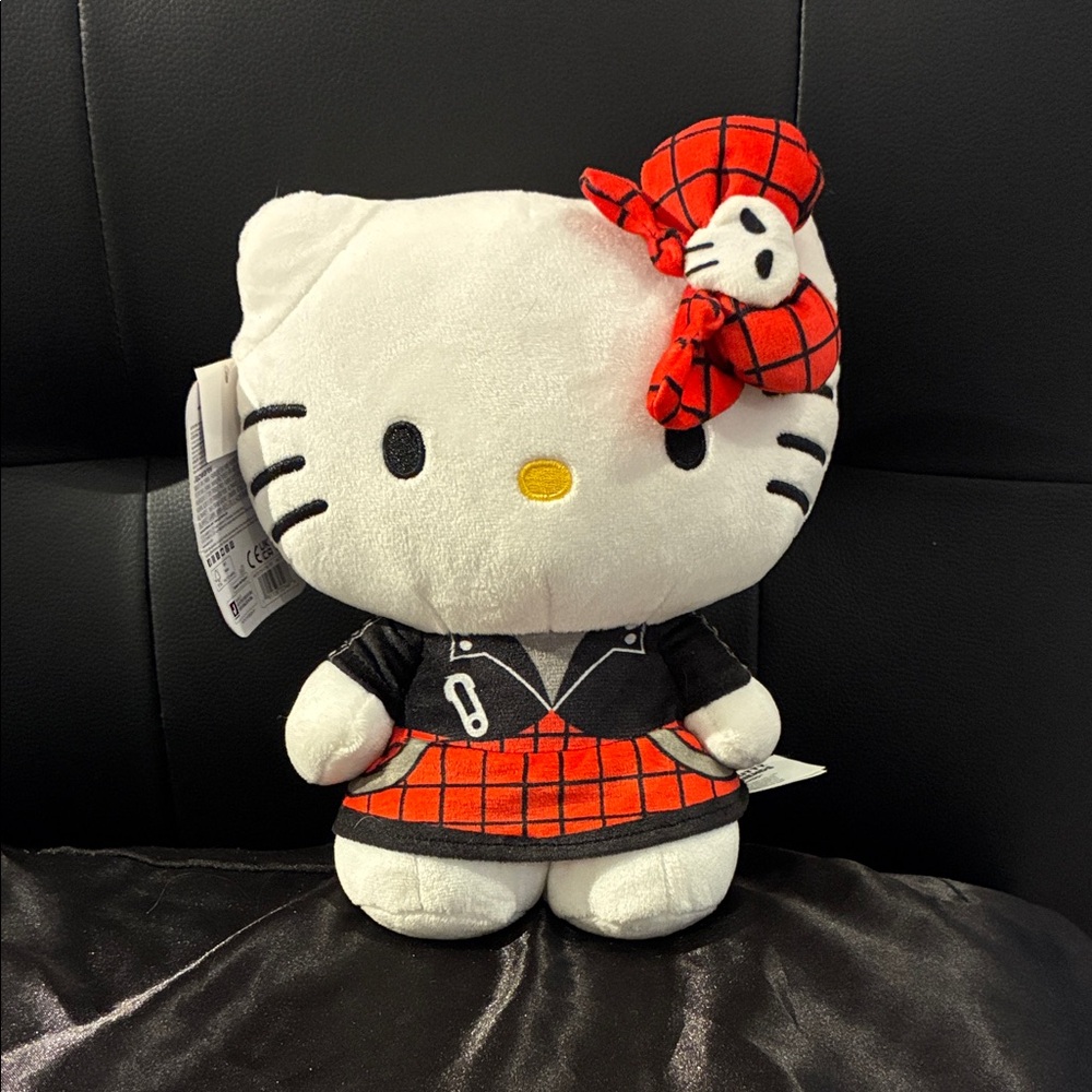 Hello kitty plush (emo)